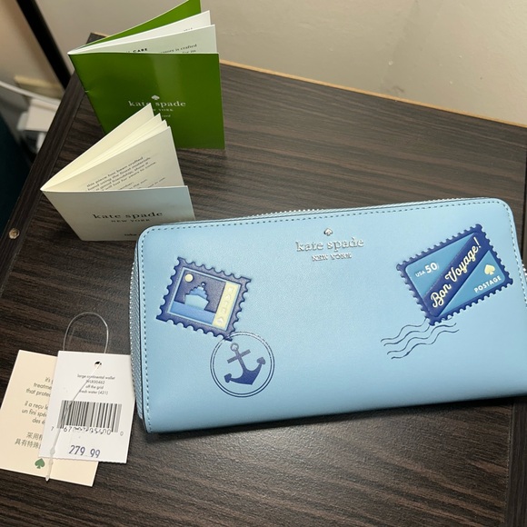 Kate Spade “off the grid” large continental wallet - Picture 3 of 8